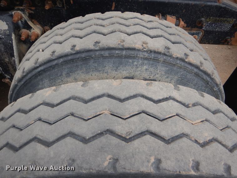 image for item GE9505 1999 Freightliner FLD120 semi truck