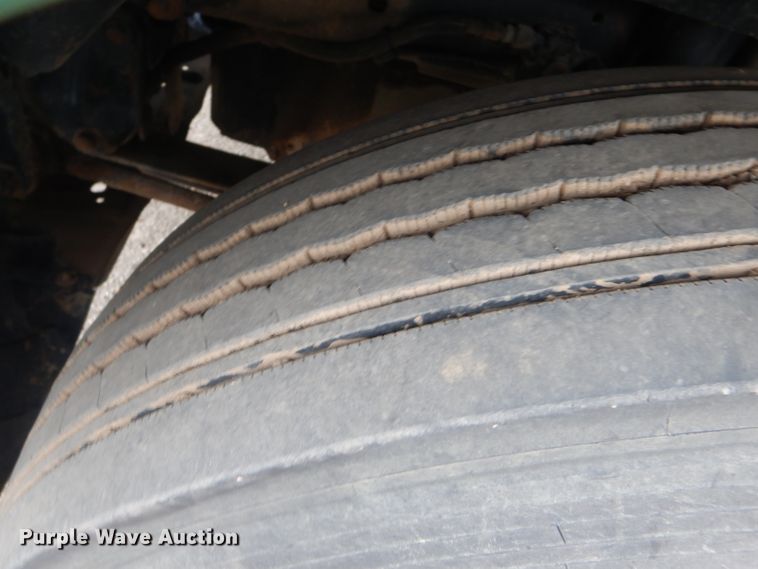 image for item GE9505 1999 Freightliner FLD120 semi truck