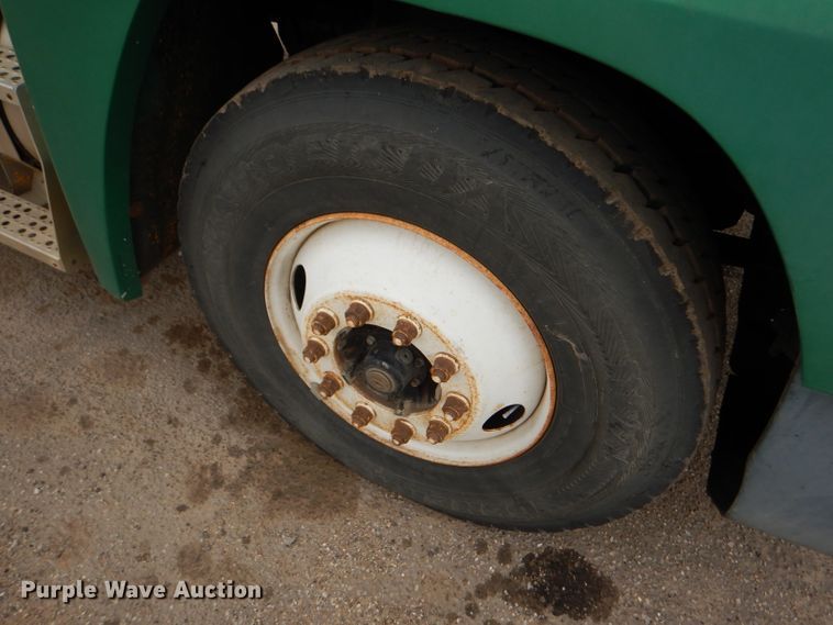 image for item GE9505 1999 Freightliner FLD120 semi truck