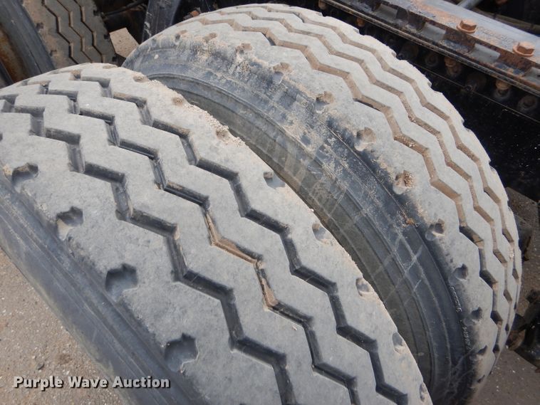 image for item GE9505 1999 Freightliner FLD120 semi truck