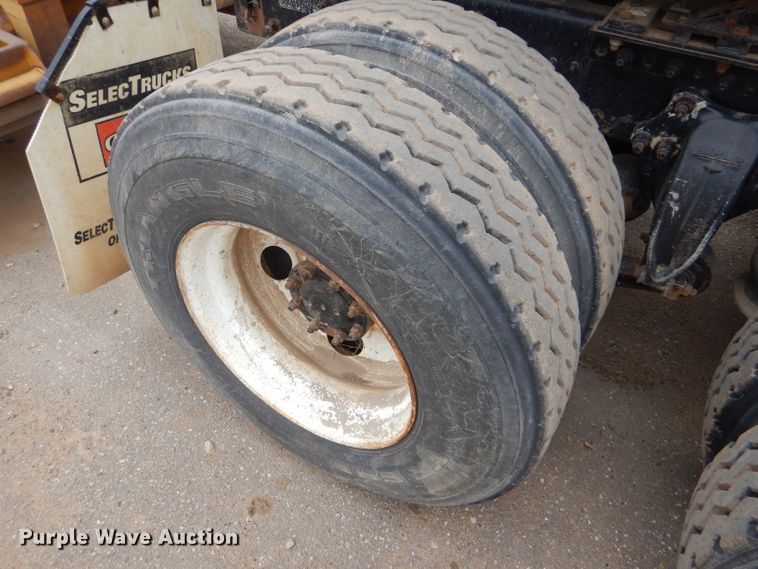 image for item GE9505 1999 Freightliner FLD120 semi truck