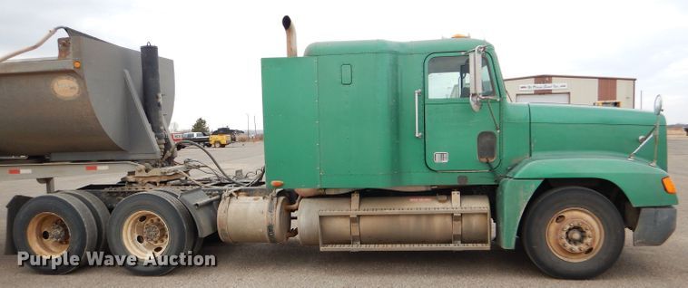 image for item GE9507 1999 Freightliner FLD120 semi truck