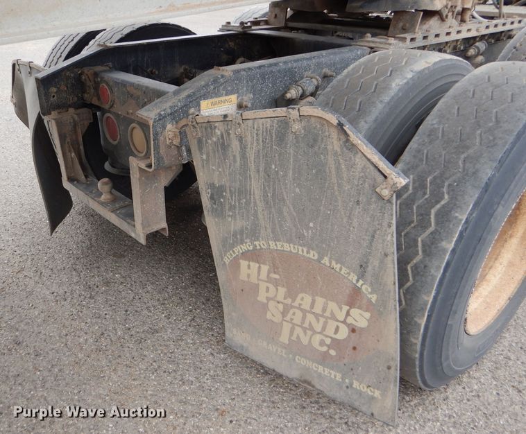 image for item GE9507 1999 Freightliner FLD120 semi truck