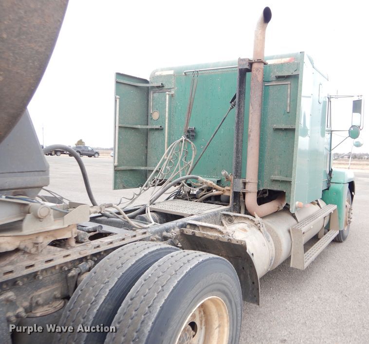 image for item GE9507 1999 Freightliner FLD120 semi truck