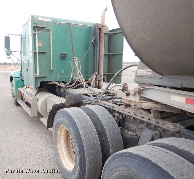 image for item GE9507 1999 Freightliner FLD120 semi truck