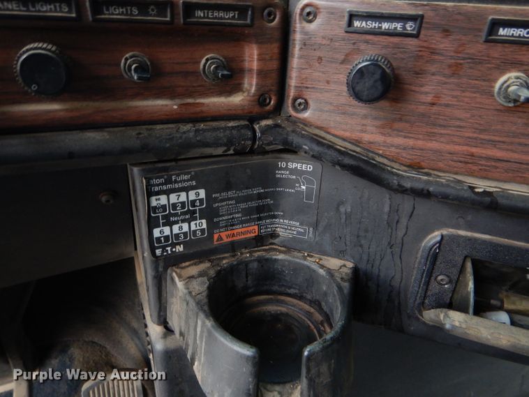 image for item GE9507 1999 Freightliner FLD120 semi truck