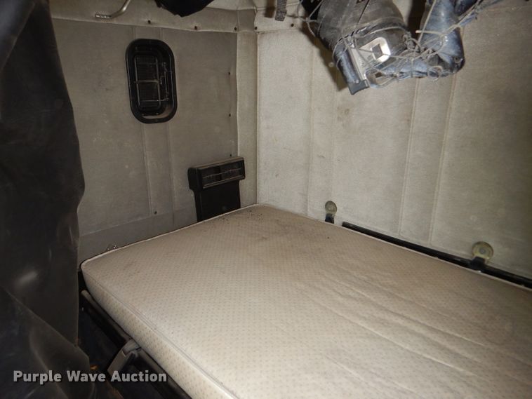 image for item GE9507 1999 Freightliner FLD120 semi truck