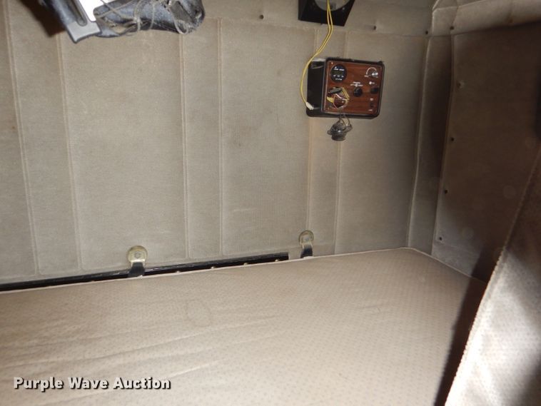 image for item GE9507 1999 Freightliner FLD120 semi truck