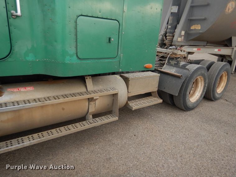 image for item GE9507 1999 Freightliner FLD120 semi truck