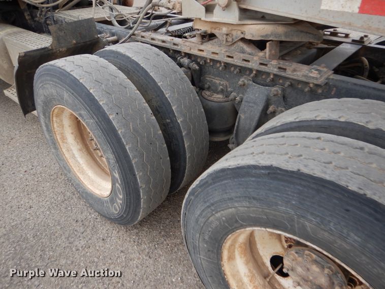 image for item GE9507 1999 Freightliner FLD120 semi truck