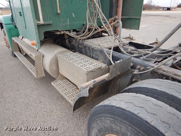 image for item GE9507 1999 Freightliner FLD120 semi truck