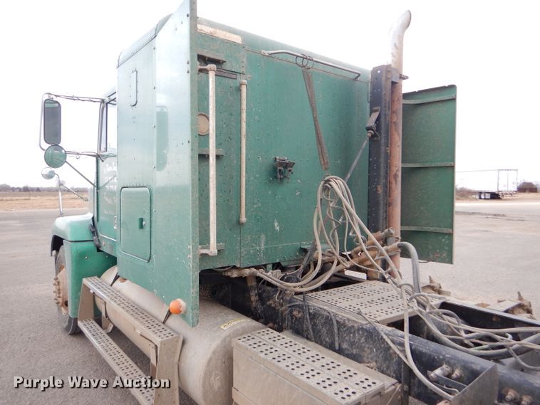 image for item GE9507 1999 Freightliner FLD120 semi truck