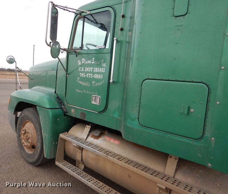 image for item GE9507 1999 Freightliner FLD120 semi truck