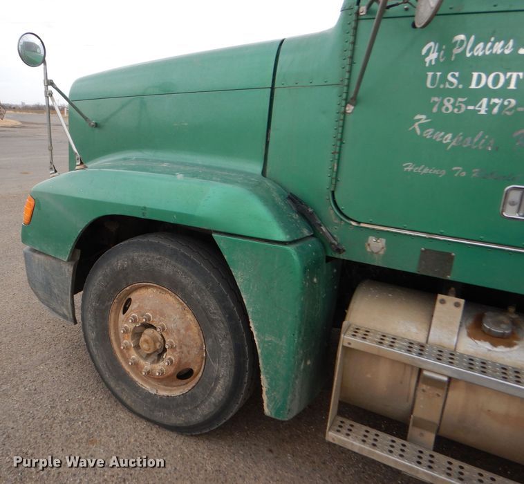 image for item GE9507 1999 Freightliner FLD120 semi truck