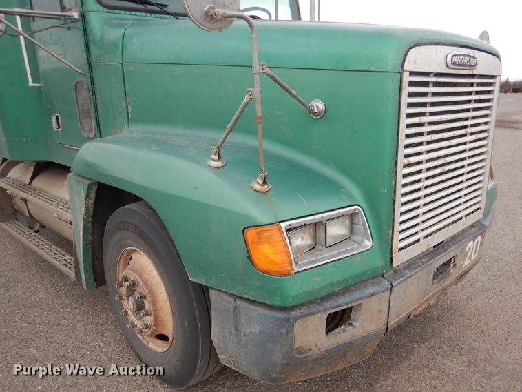 image for item GE9507 1999 Freightliner FLD120 semi truck