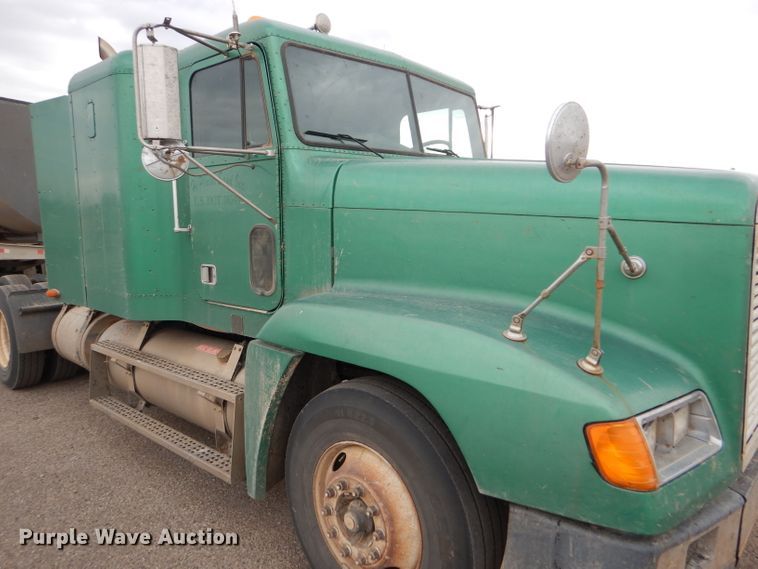 image for item GE9507 1999 Freightliner FLD120 semi truck