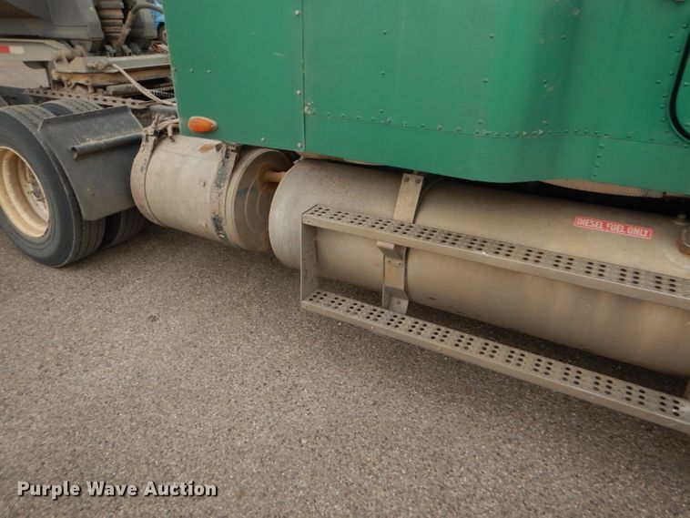 image for item GE9507 1999 Freightliner FLD120 semi truck