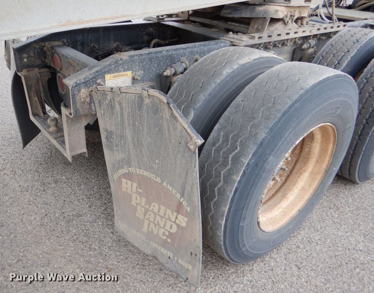 image for item GE9507 1999 Freightliner FLD120 semi truck