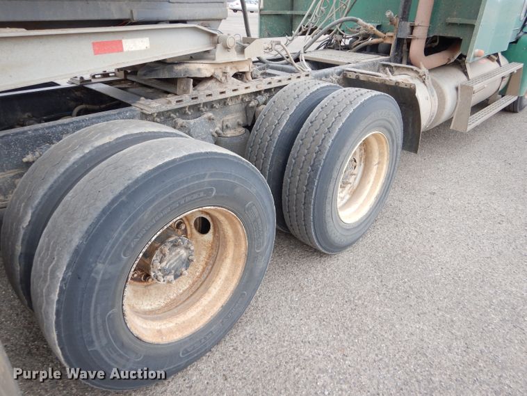 image for item GE9507 1999 Freightliner FLD120 semi truck