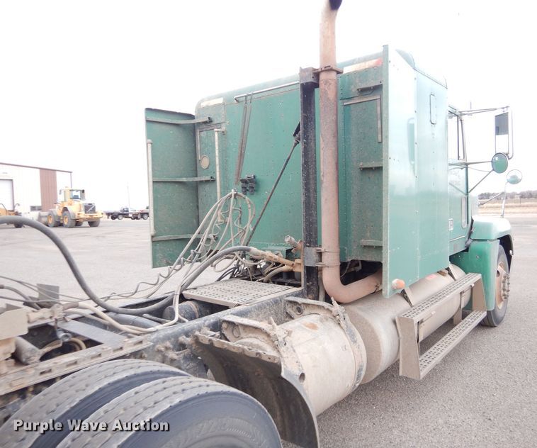 image for item GE9507 1999 Freightliner FLD120 semi truck