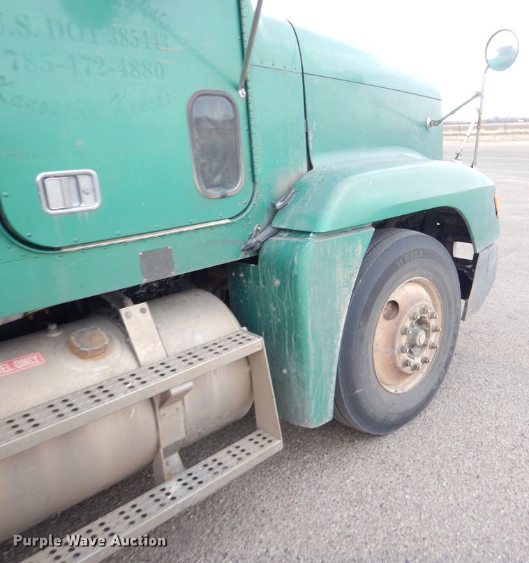 image for item GE9507 1999 Freightliner FLD120 semi truck