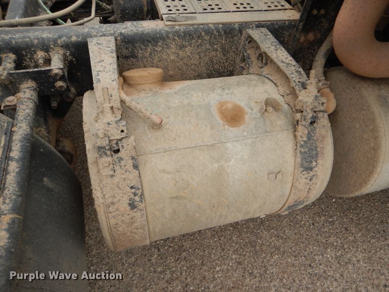 image for item GE9507 1999 Freightliner FLD120 semi truck