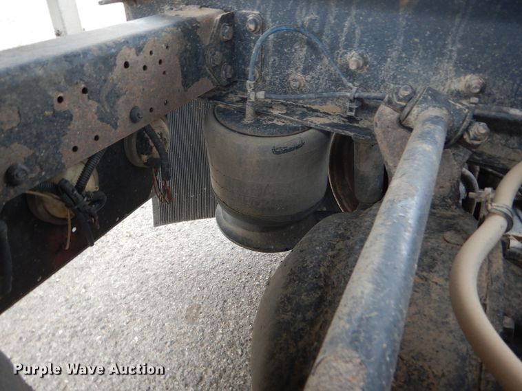 image for item GE9507 1999 Freightliner FLD120 semi truck