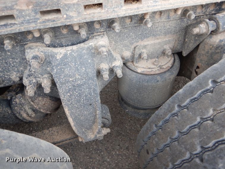 image for item GE9507 1999 Freightliner FLD120 semi truck