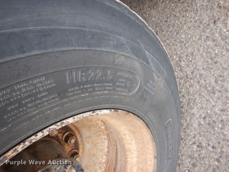 image for item GE9507 1999 Freightliner FLD120 semi truck