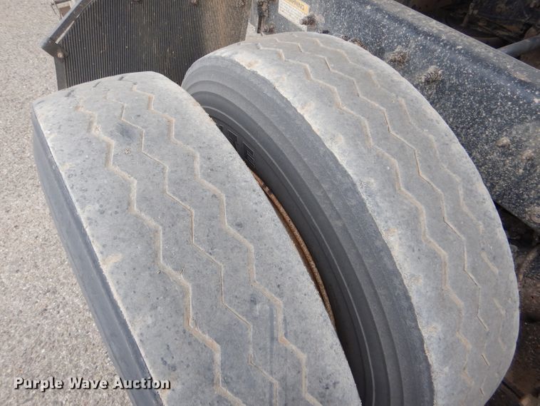 image for item GE9507 1999 Freightliner FLD120 semi truck