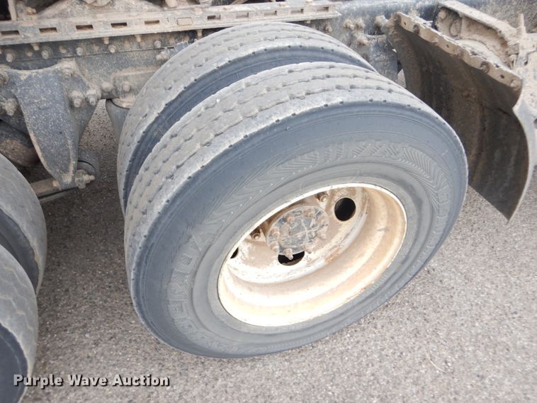 image for item GE9507 1999 Freightliner FLD120 semi truck