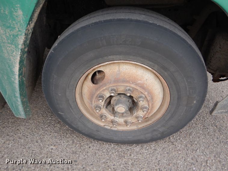 image for item GE9507 1999 Freightliner FLD120 semi truck