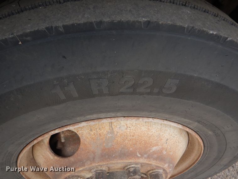 image for item GE9507 1999 Freightliner FLD120 semi truck