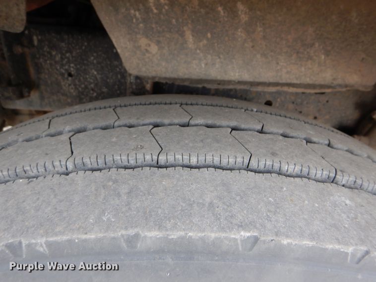 image for item GE9507 1999 Freightliner FLD120 semi truck