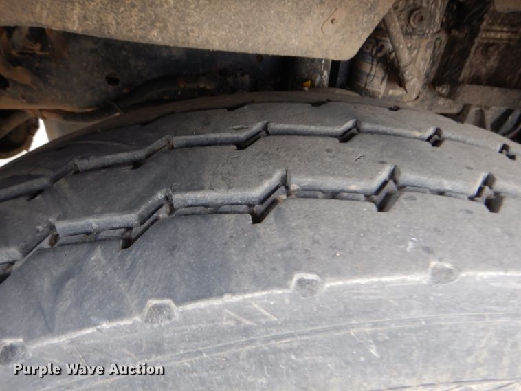 image for item GE9507 1999 Freightliner FLD120 semi truck