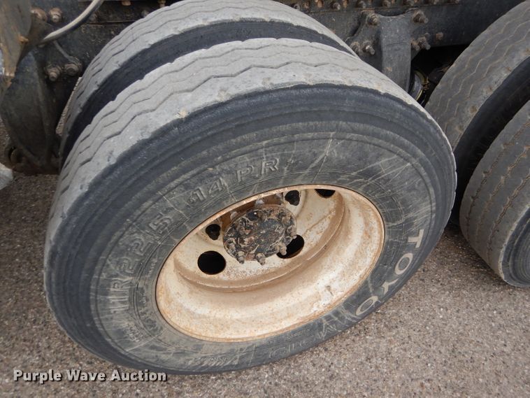 image for item GE9507 1999 Freightliner FLD120 semi truck