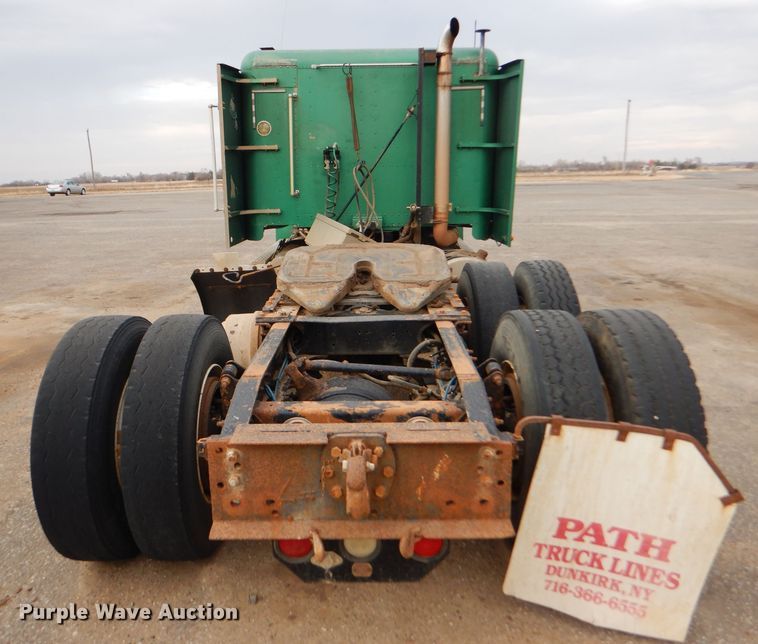 image for item GE9508 1999 Freightliner FLD120 semi truck