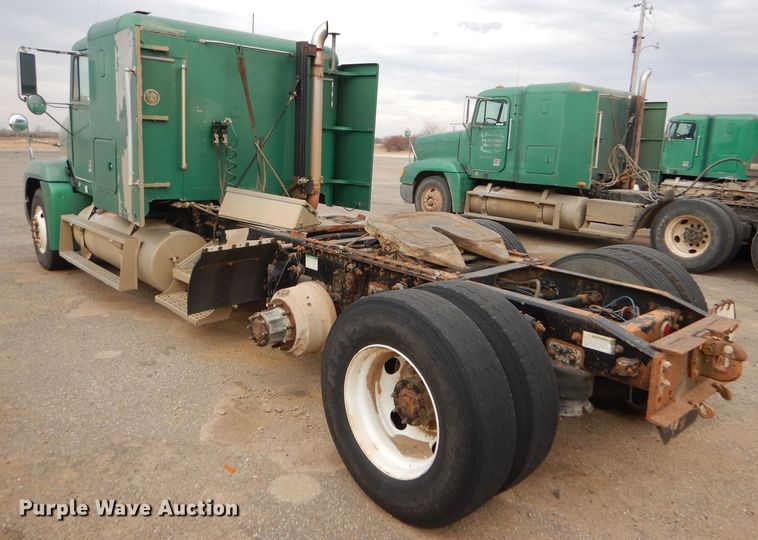 image for item GE9508 1999 Freightliner FLD120 semi truck