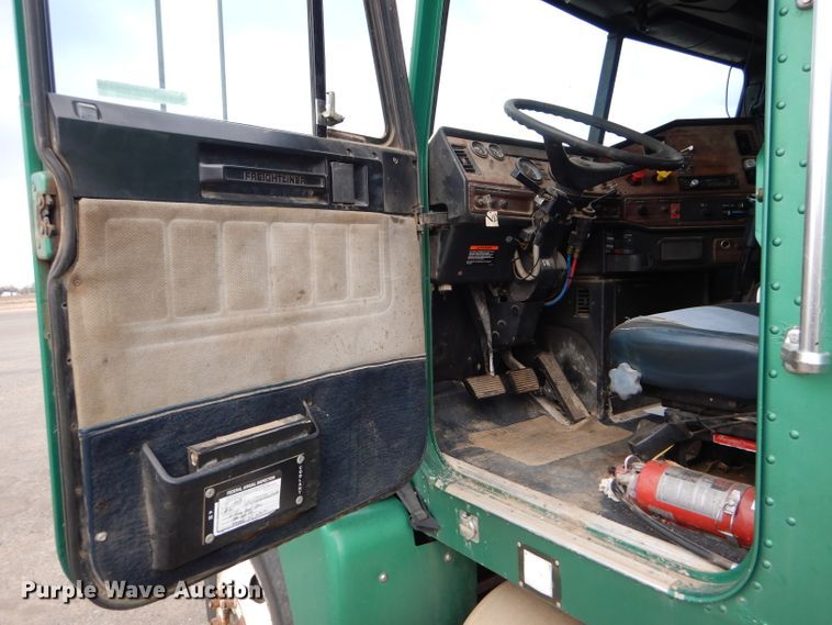 image for item GE9508 1999 Freightliner FLD120 semi truck