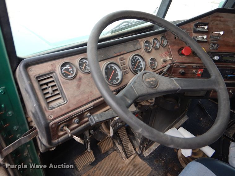 image for item GE9508 1999 Freightliner FLD120 semi truck