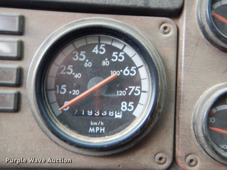 image for item GE9508 1999 Freightliner FLD120 semi truck