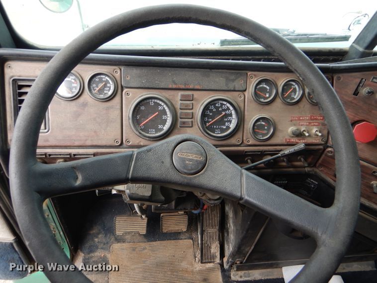 image for item GE9508 1999 Freightliner FLD120 semi truck