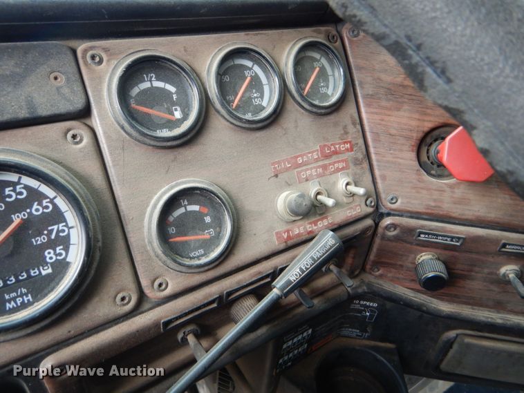 image for item GE9508 1999 Freightliner FLD120 semi truck