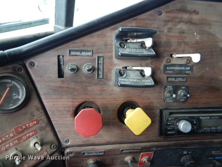 image for item GE9508 1999 Freightliner FLD120 semi truck