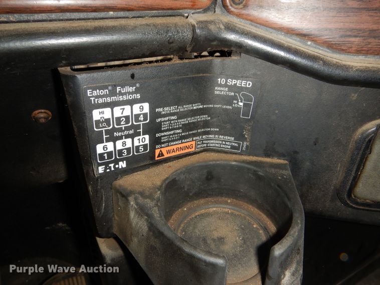 image for item GE9508 1999 Freightliner FLD120 semi truck