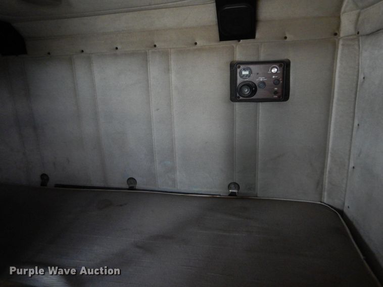 image for item GE9508 1999 Freightliner FLD120 semi truck