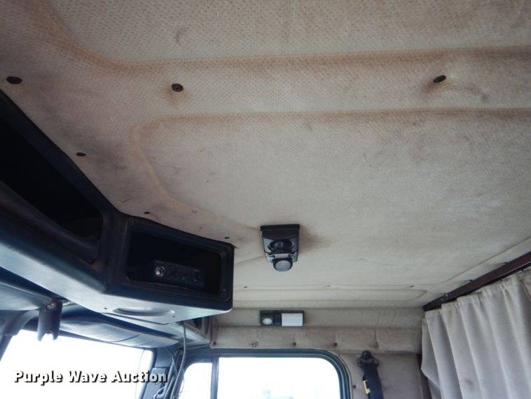 image for item GE9508 1999 Freightliner FLD120 semi truck