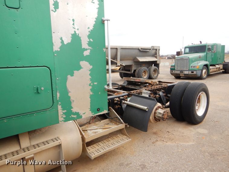 image for item GE9508 1999 Freightliner FLD120 semi truck