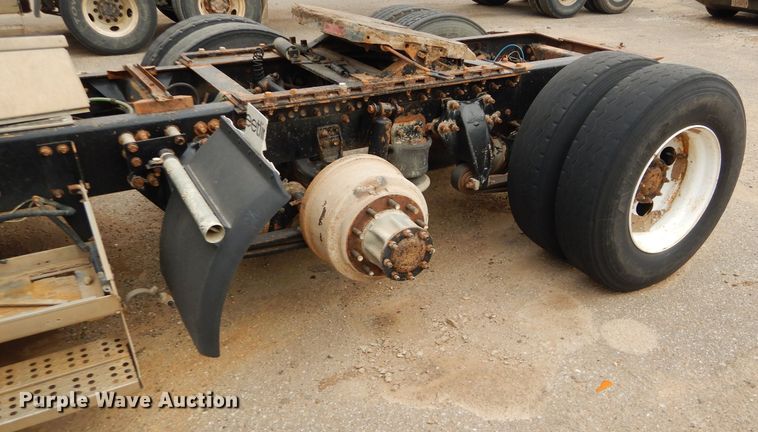 image for item GE9508 1999 Freightliner FLD120 semi truck