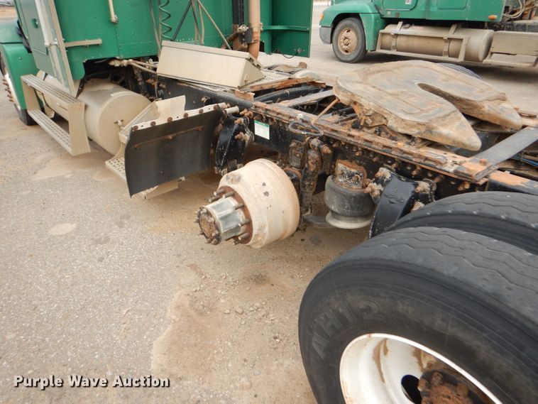 image for item GE9508 1999 Freightliner FLD120 semi truck